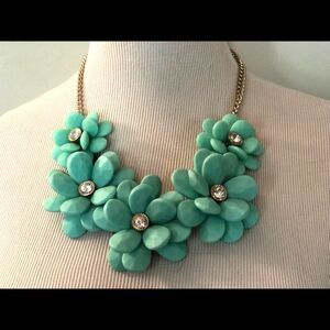 🆕 Simply Vera Green Floral Necklace 💚